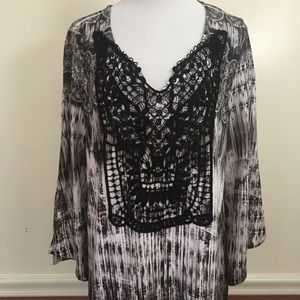 World Unity VNeck Tunic Top Black Paisley Plus